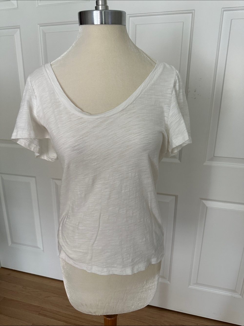 GAP Forever Soft White Cotton Scoop Neck Short Sleeve Tee, Size S